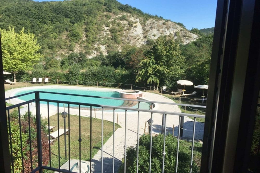 Apartment in Marche Near Urbino and Pool