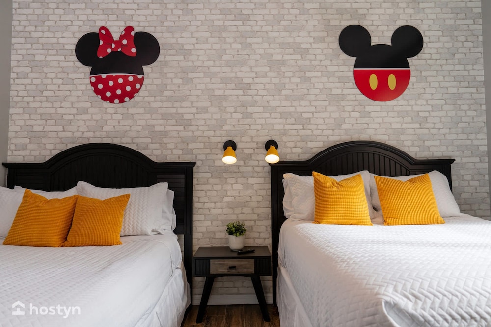 Magical Themed 3BR Townhouse Near the Parks