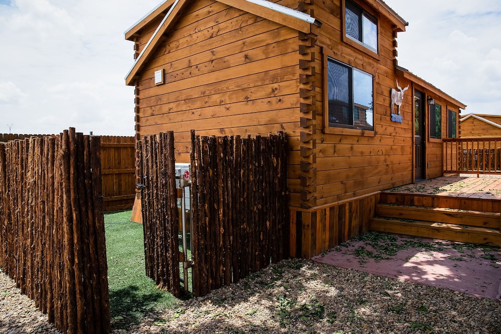 Hotel The Big Texan - Cabins & Wagons - Image 1