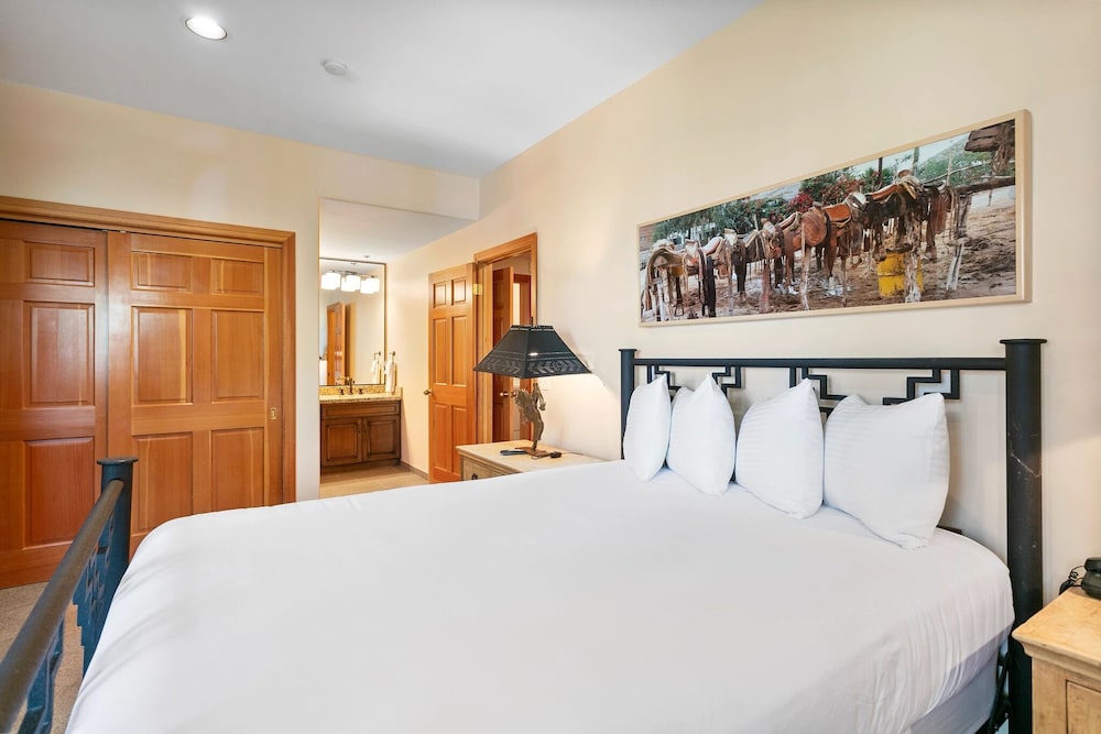 Twin Pines at Deer Valley Resort - Three Bedroom Condo with Hot Tub #5 3 Condo