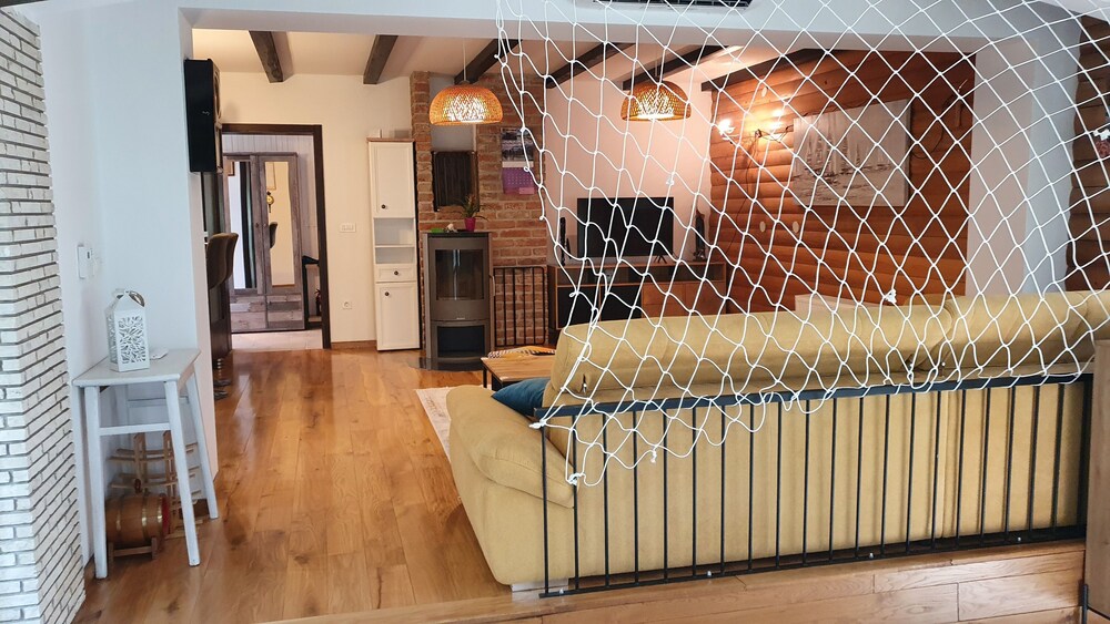 Peaceful 3-bedroom Holiday Home Magnolija view 3