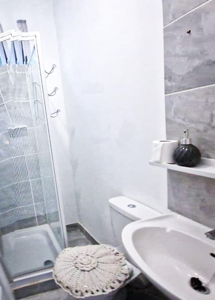 Cosy Affordable Near Central -up2 4 People/netflix