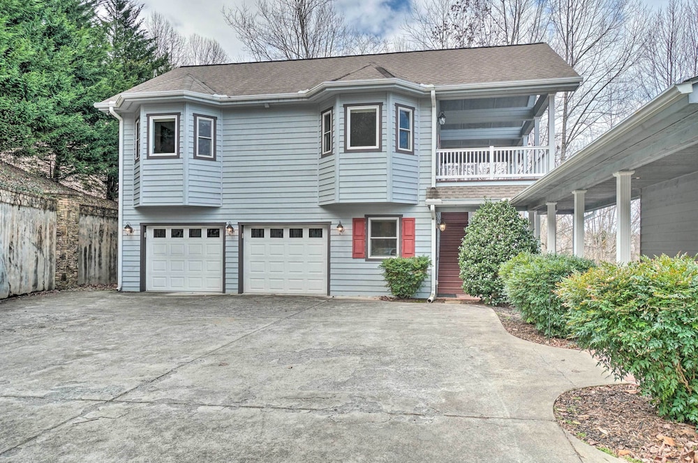 Lake-view Condo With Covered Deck in Hiawassee! view 5