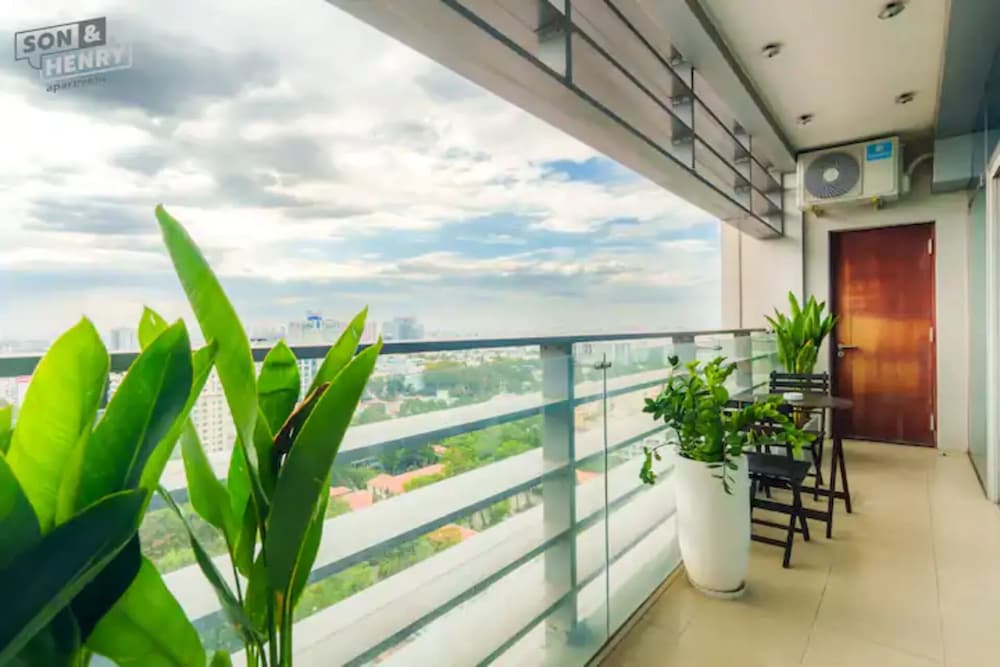 Salute de Sailing Tower Luxury Apartment