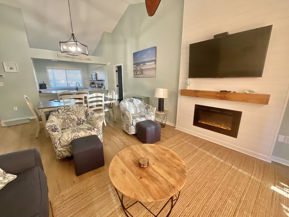 2d West Hyde Park 3 Bedroom Condo