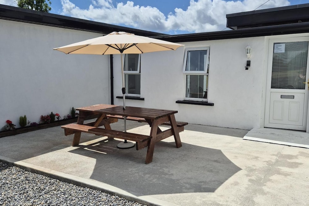 Tranquil Carney Commons Cottage - Sleeps 10