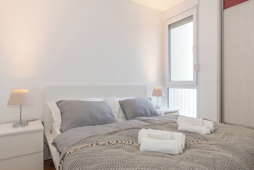Zozo, Modern Two-Bedroom Suite