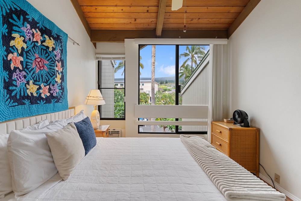Kailua Bay Resort 4-305 2 Bedroom Condo