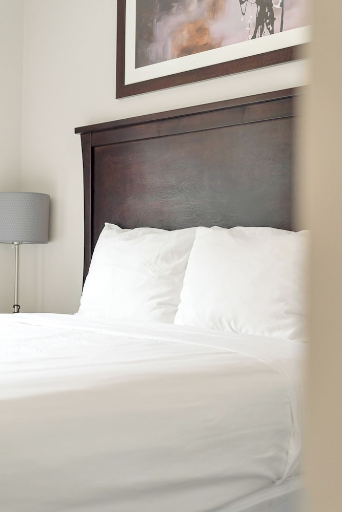Harmony Haven 2BR Lakefront Suite