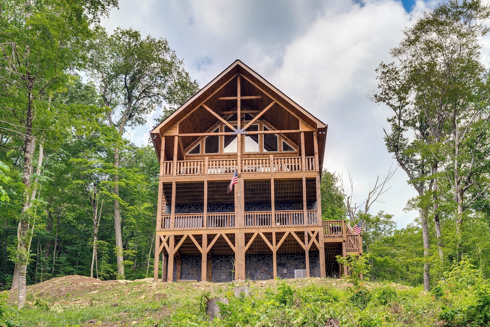 Hot Tub, Game Room & Views: Mars Hill Mtn Retreat!