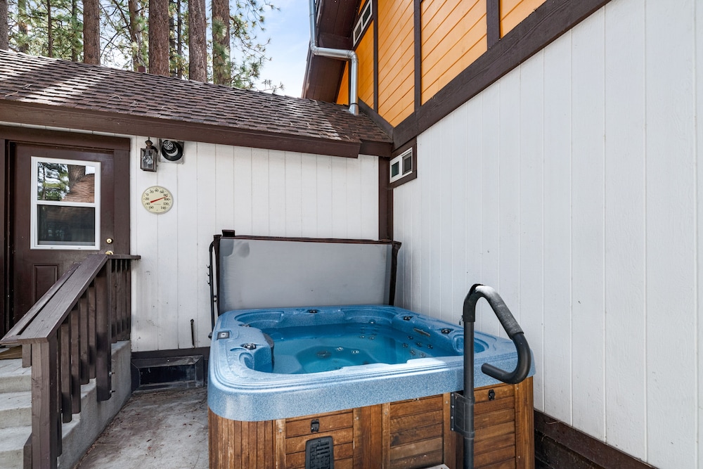 Snow Summit Chalet view 5