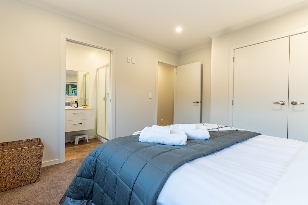 Manly Bay Wonderful 3BR New Home - Fibre view 5