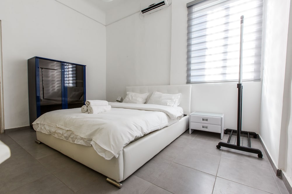 The Sea Apartments Tel Aviv by different locations