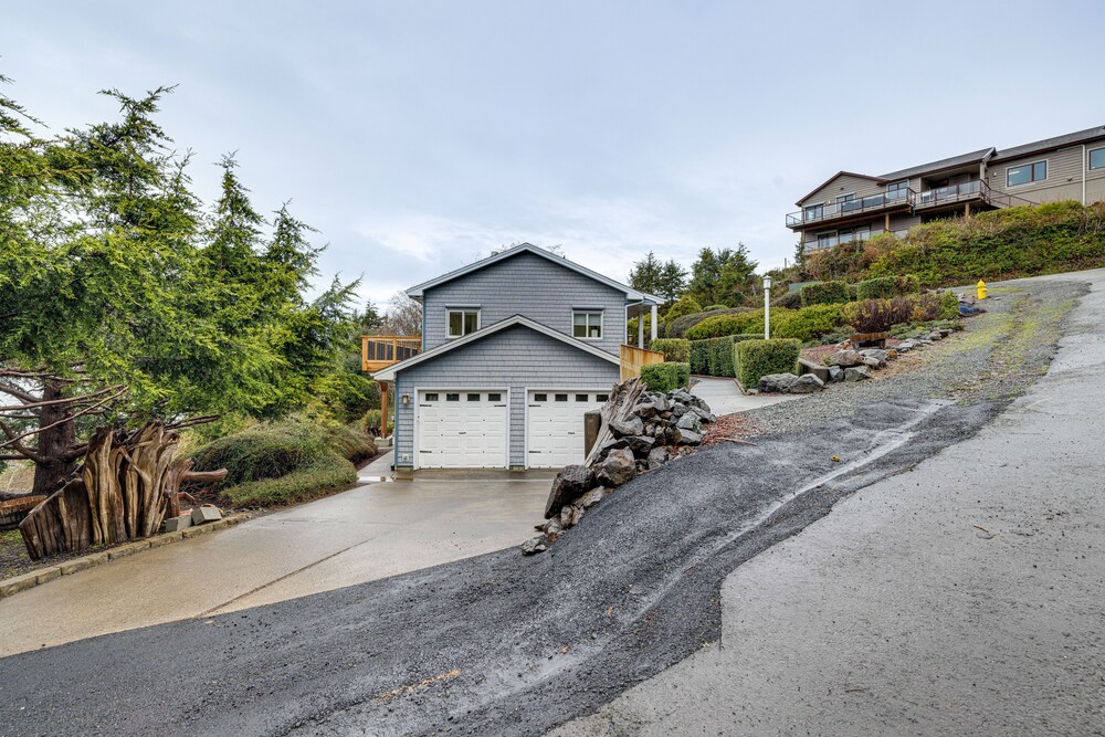 Lovely Rockaway Beach Home w/ Pacific Ocean Views!