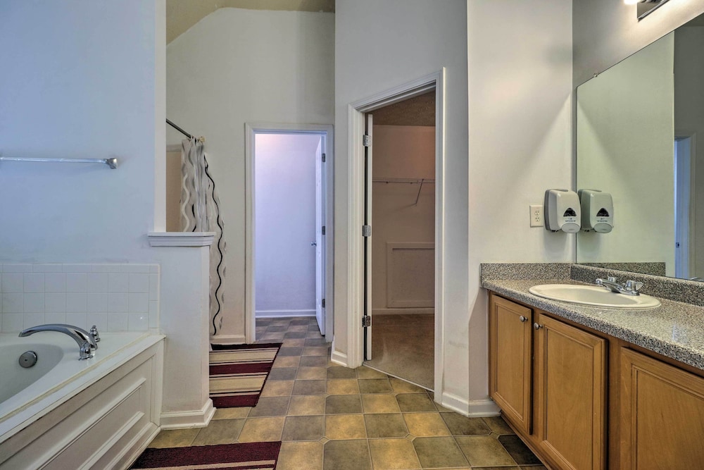 Suburban Atlanta Vacation Home - 20 Mi to Downtown