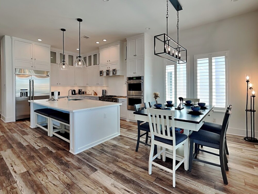 Seabreezy Lane by Ryson Vacation Rentals