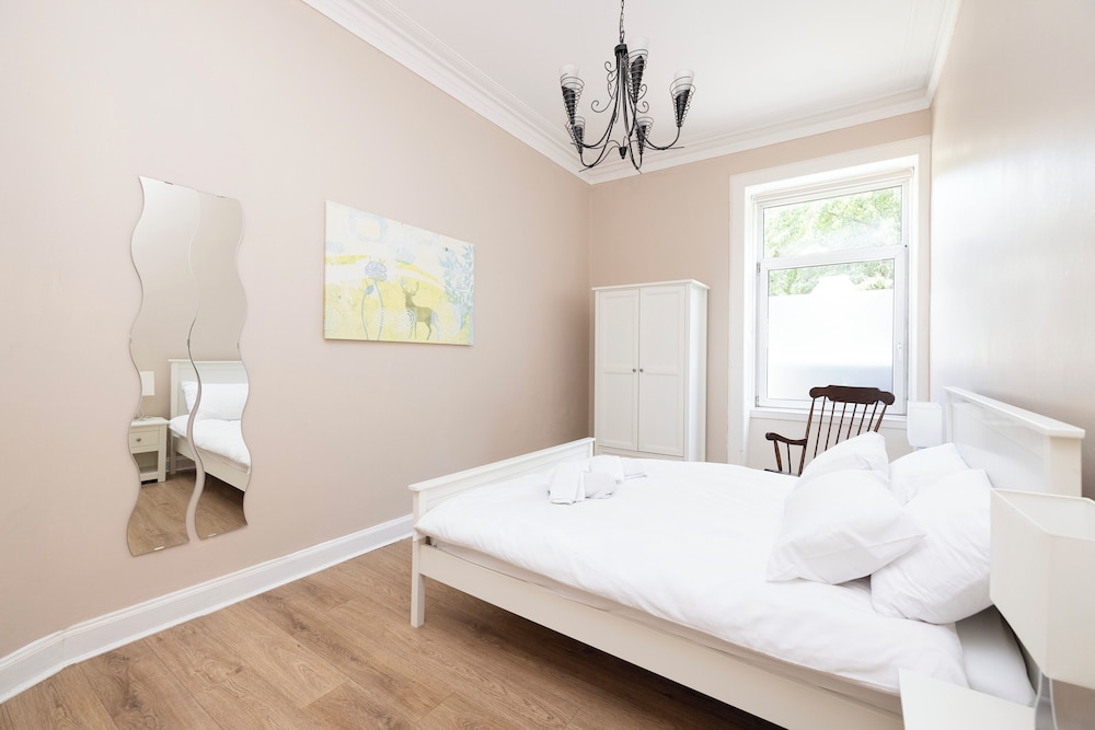 JOIVY Cosy 3bed Family Flat near Leith