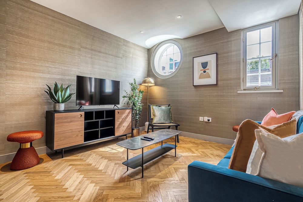 Luxury flats near Big Ben and London Eye