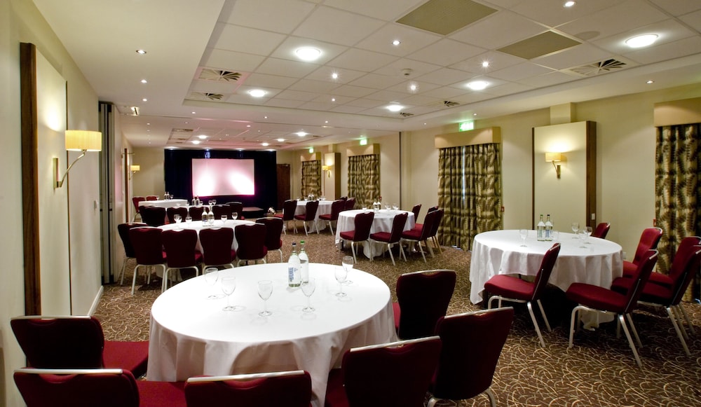 Luton Vacations - Hilton Garden Inn Luton North, United Kingdom - Property Image 3