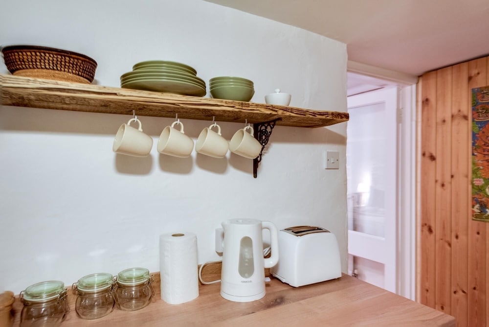 Oxford Vacations - The Summertown Studio 1 Bedroom Kitchenette - Property Image 13