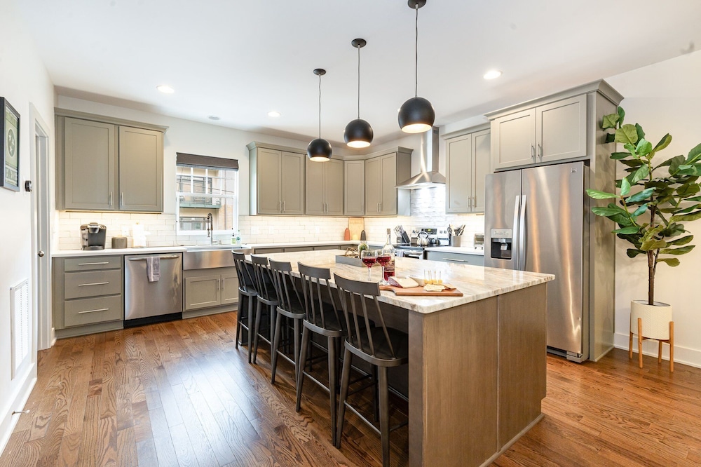 Nashville Comfort-mins to Broadway-12th S District