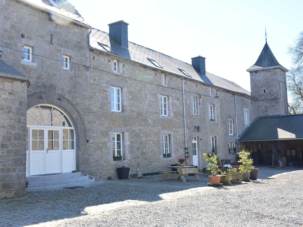 Charming Farmhouse in Ouffet for 7