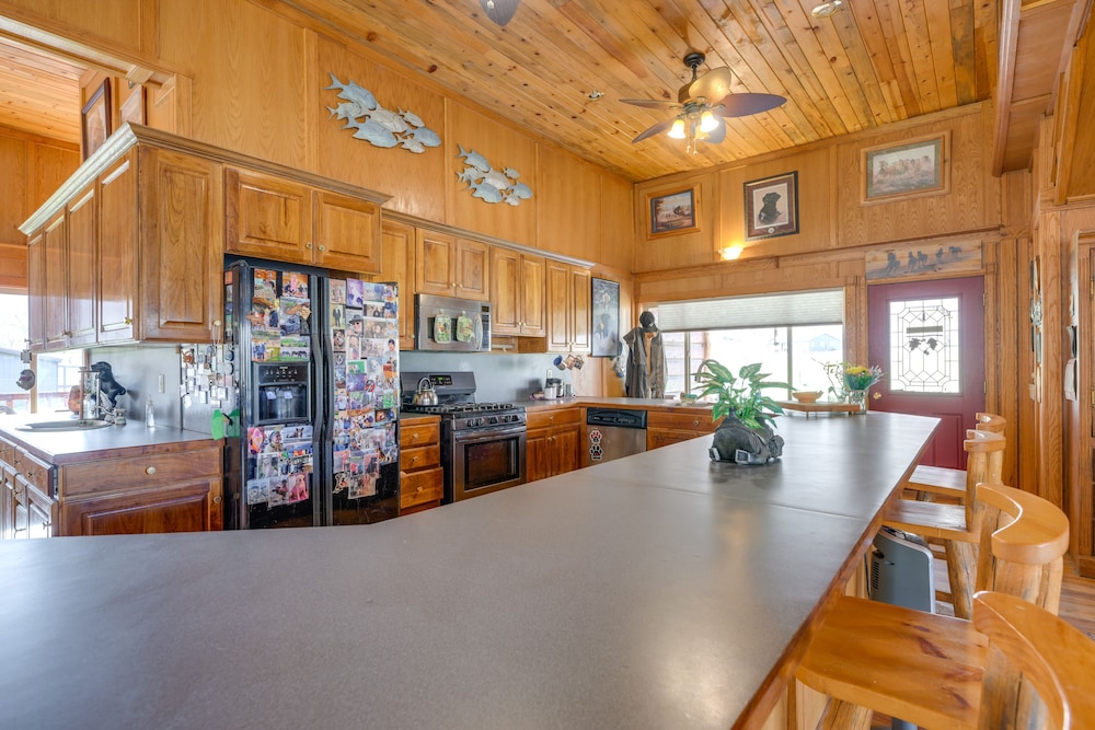 Salmon Vacation Rental w/ Mountain Views! view 3