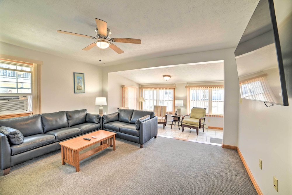 Old Orchard Beach Apt - Walk to Beach & Pier!