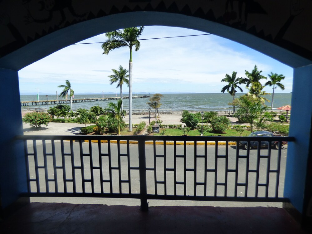 Granada Vacations - Hostal Surfing Donkey At The Lake - Hostel - Property Image 4