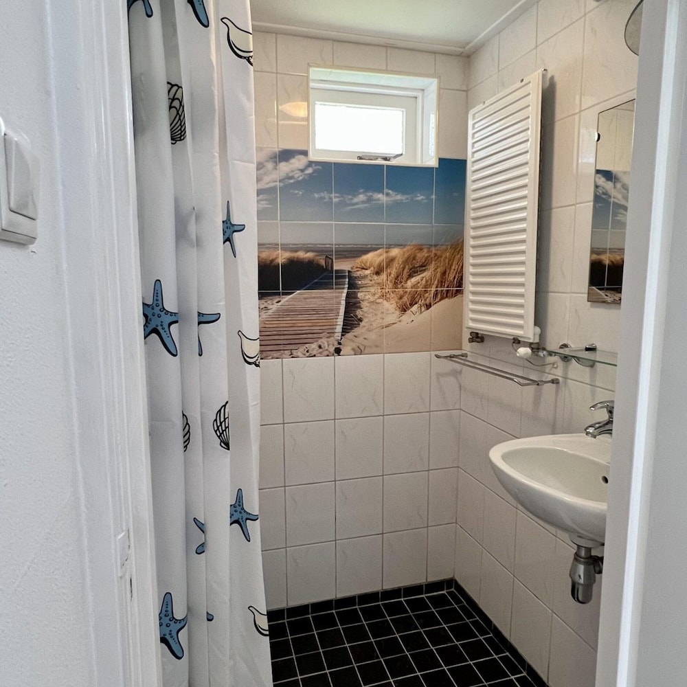 Pet-friendly Bungalow Near Beach