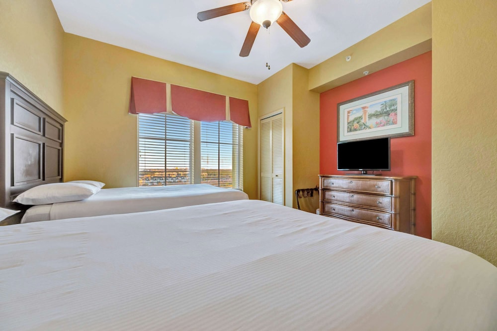 2BR Fireworks View With Pool Spa 5 Minutes to Disney