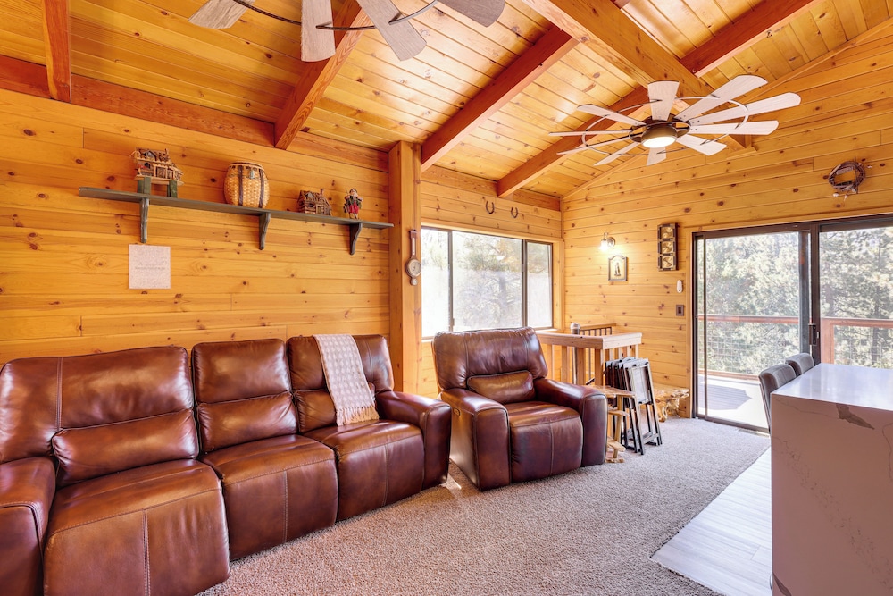 1 Mi to Skiing: Mtn-view Cabin in Big Bear Lake