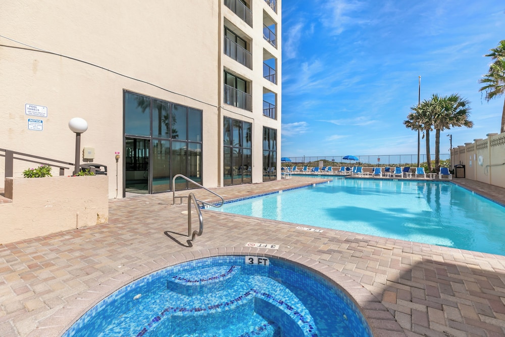 3BR Beachfront Condo w/ Pools & Balcony