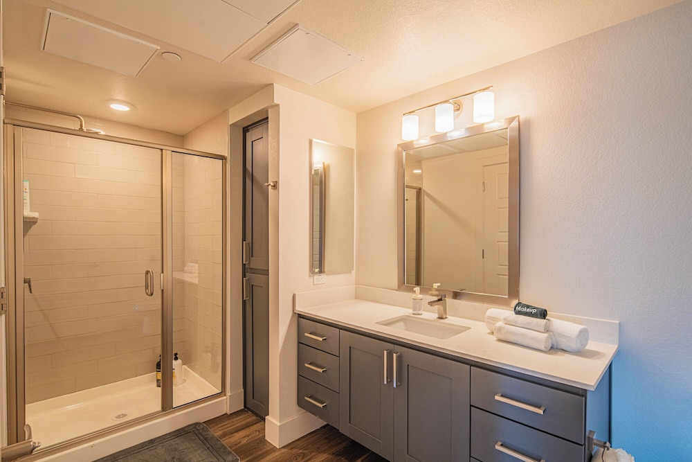 ROVE LIVING/KB - Scottsdale Grand
