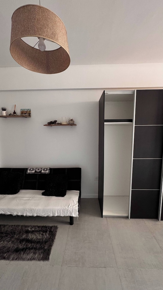 Alberti 360 Charming City Center Apartment With Shared Pool