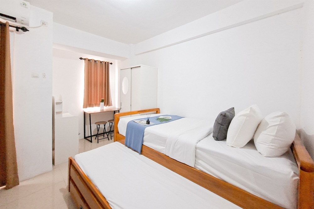 Minimalist Studio At Urbantown Serpong Apartment