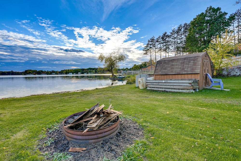 Orlando Vacations - Northern Michigan Vacation Rental on Crooked Lake! - Property Image 7