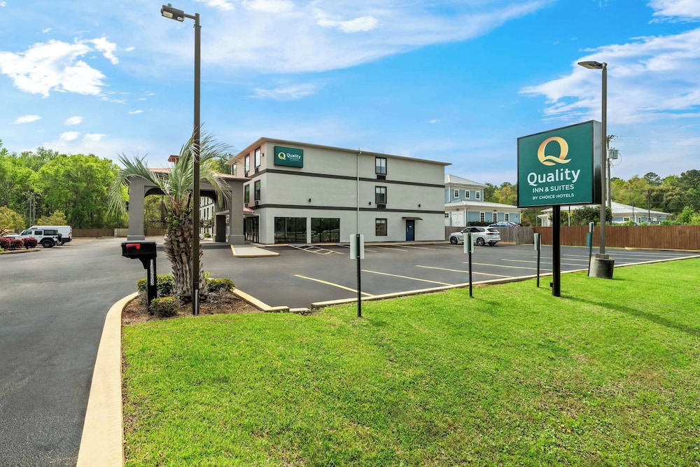 Hotel Quality Inn & Suites