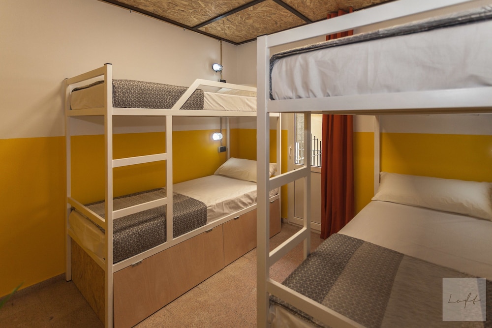 LOFT HOSTAL Group 75