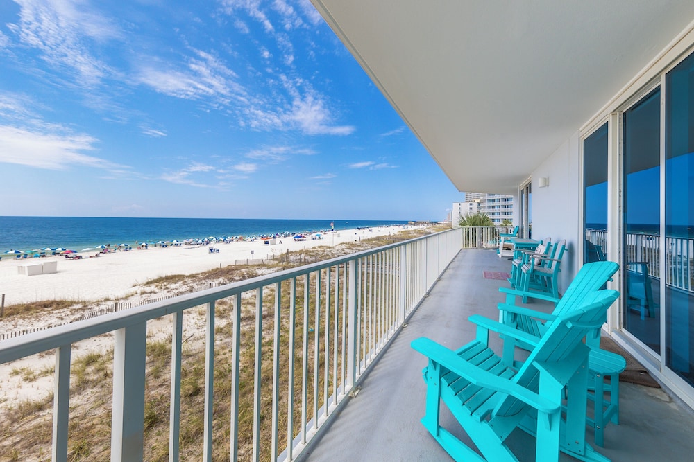 Lighthouse Condos by Hosteeva