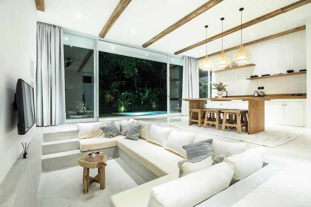 Chic 2BR Villa, 5min to Bingin's Coastal Bliss