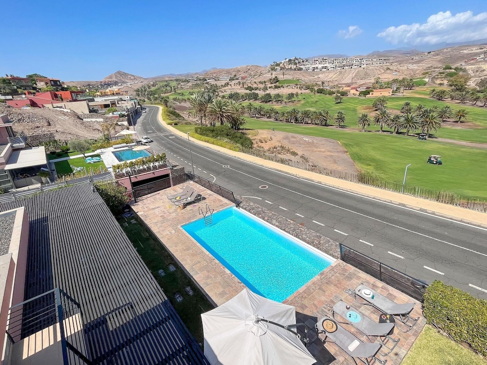 Villa With Private Pool in the Golf Resort