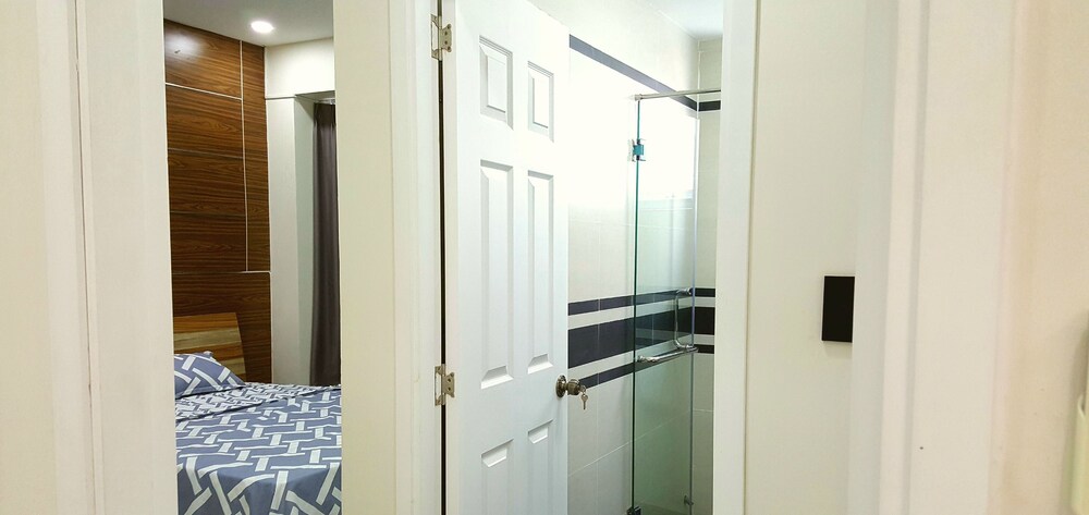 Scenic Valley Luxury 2BR SW Pool 07th