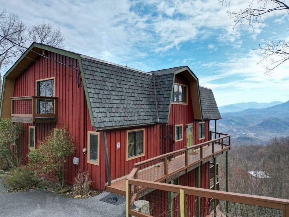 Smoky Mountain High 8 Bedroom Chalet by RedAwning view 4