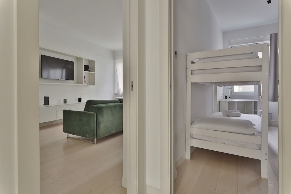 Elegant 2-bed apt in the Centre of Milan