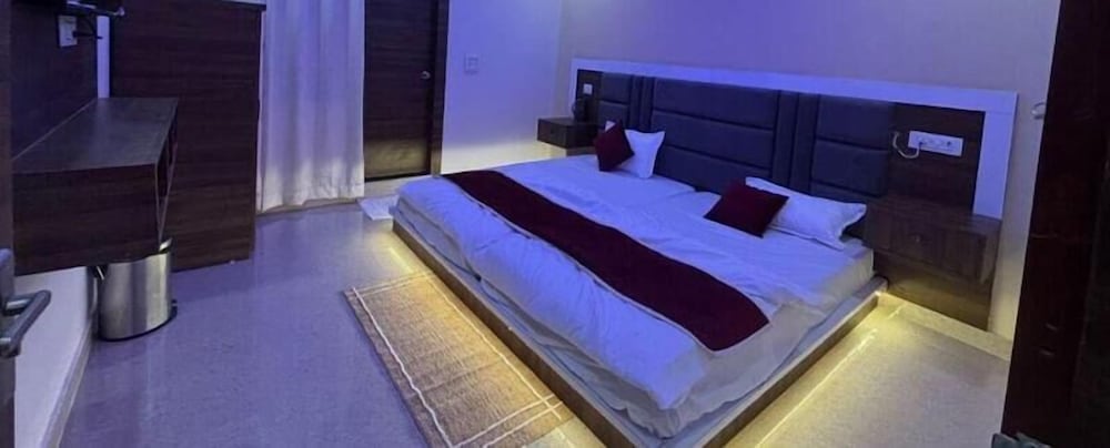 Fabhotel Karshani Kripa Dham