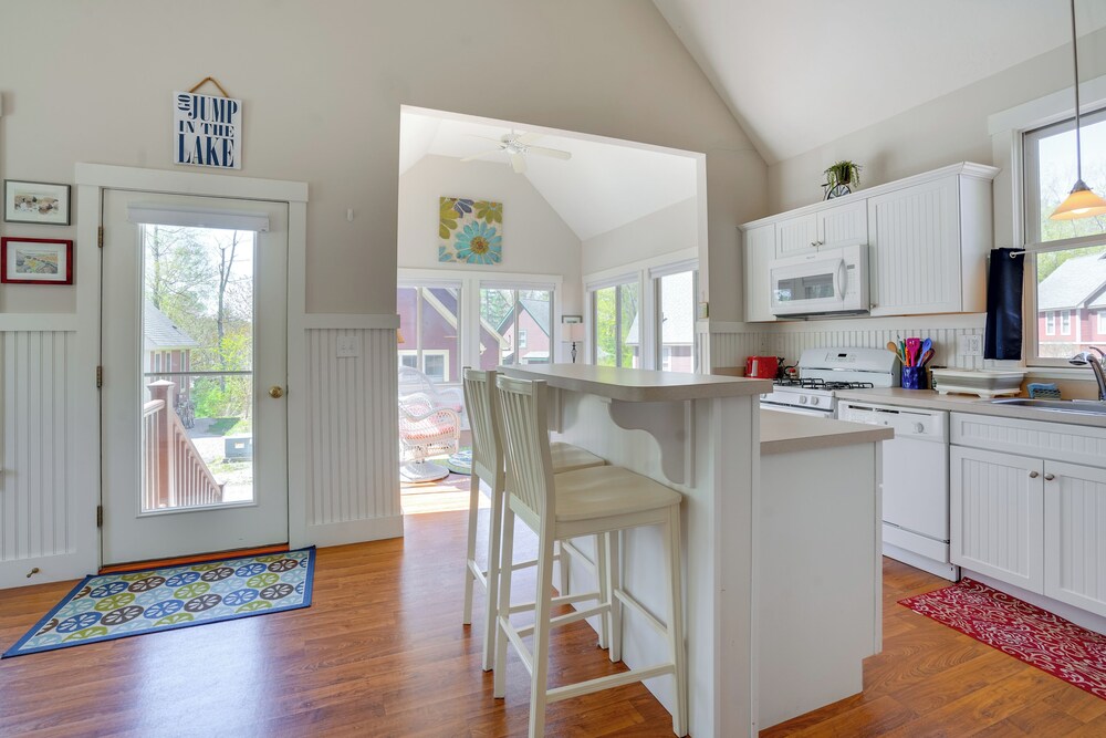 Lake Access & Pools: Sun-soaked Westford Cottage!