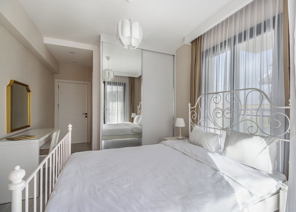 Caesar Blue Seaside Luxury Apartments