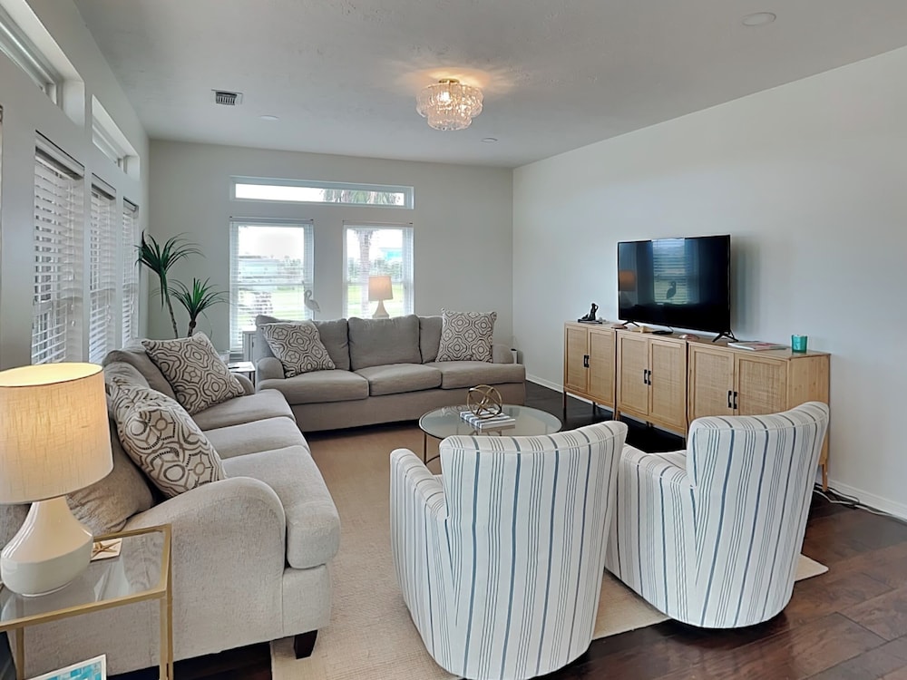 West Bay Getaway by Ryson Vacation Rentals