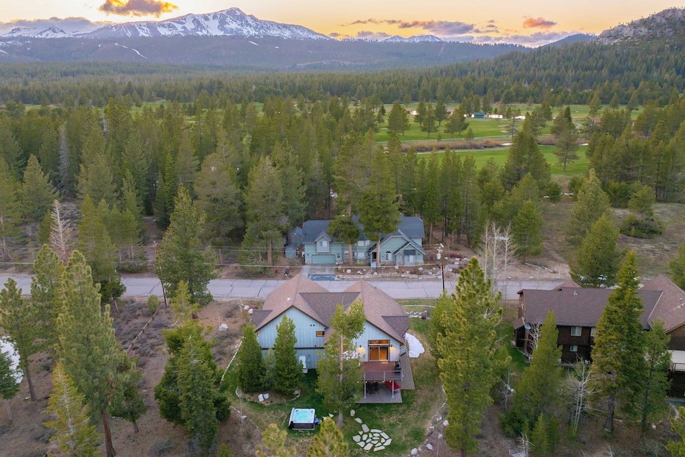 Meyers Meadow by Avantstay Hot Tub, Large Deck